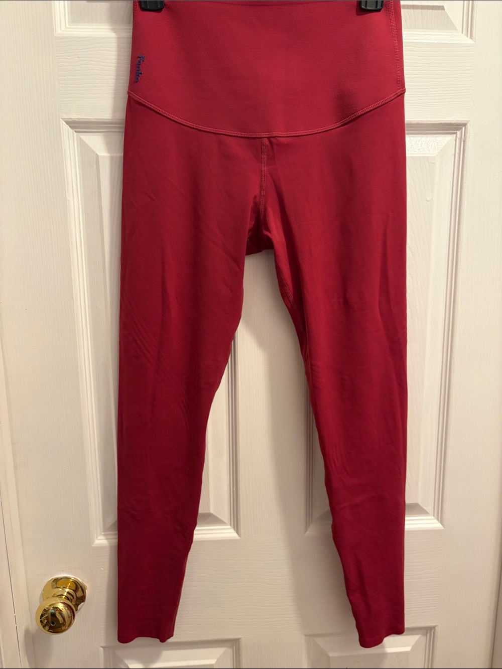 High-Waist Burgundy Women's Leggings with Subtle Knee Detail - Picture 5 of 7